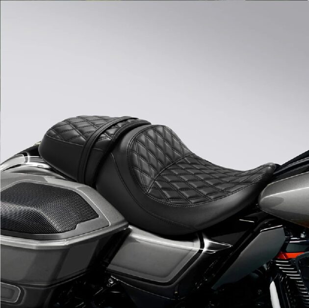 23-UP CVO Street Road Glide Seat Diamond Stitch Black - Image 6