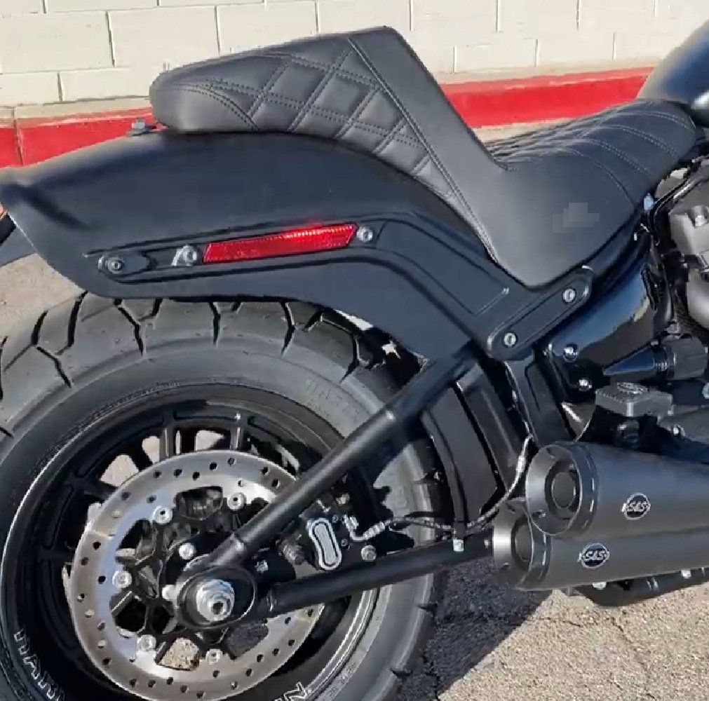 18-Up Softail Fatbob Club Style Seat Black - Image 4